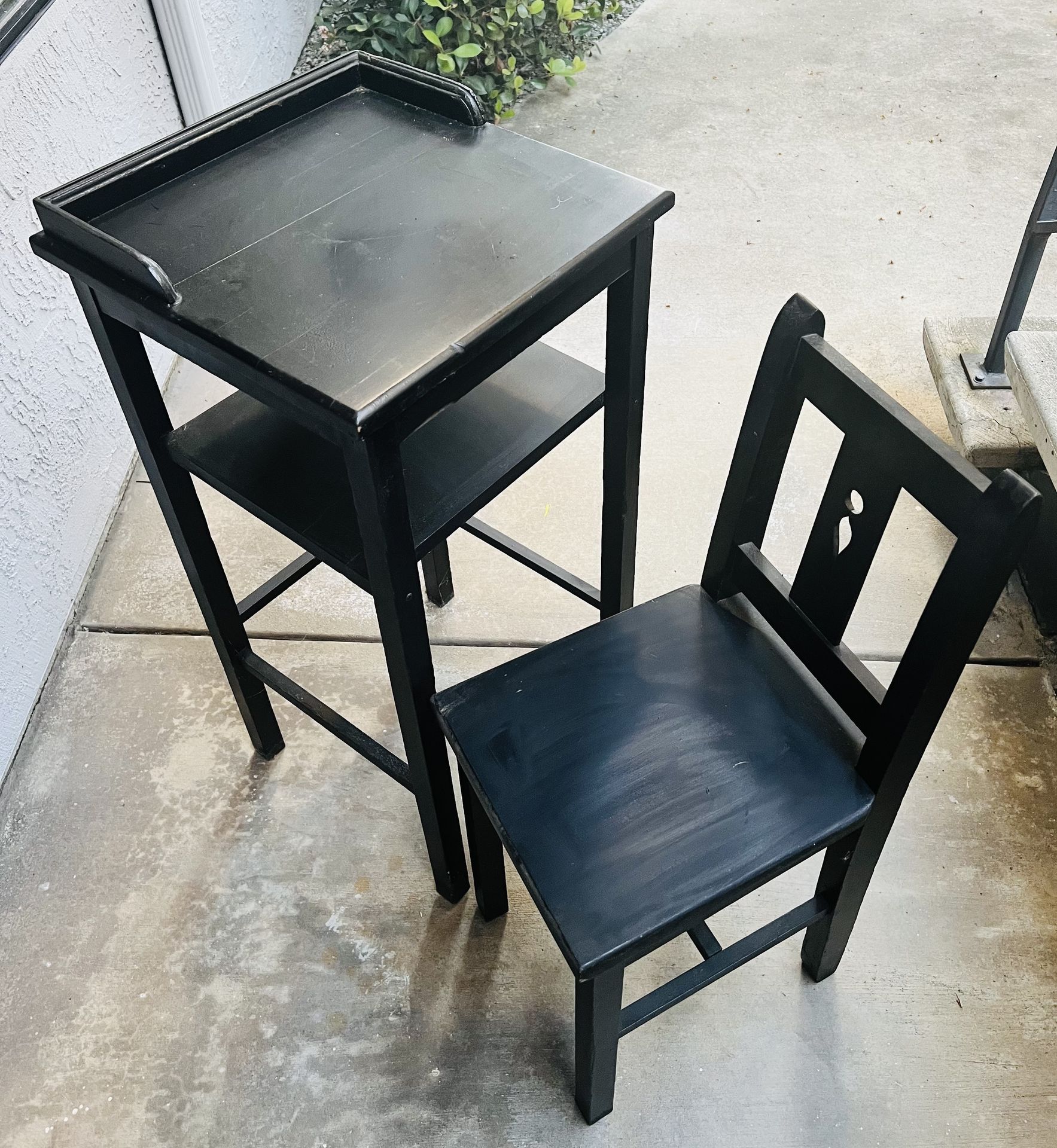 Cute little black painted wood mini school desk set 🪑