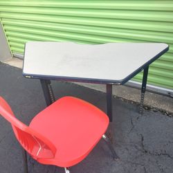 Desk With Chair 