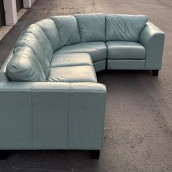 Sofa/Couch Sectional - Leather - Vintage - Like New - Delivery Available 🚛
