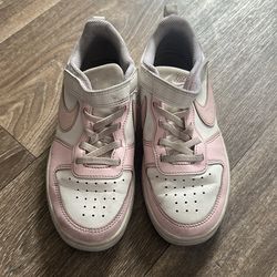 Nike girls shoes pink