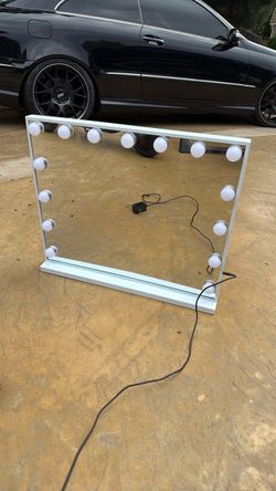 Light up vanity mirror