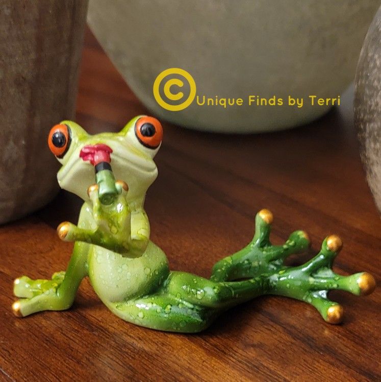 SALE! Brand New! 5.25" Lipstick Frog Sculpture Figurine | SHIPPING IS AVAILABLE