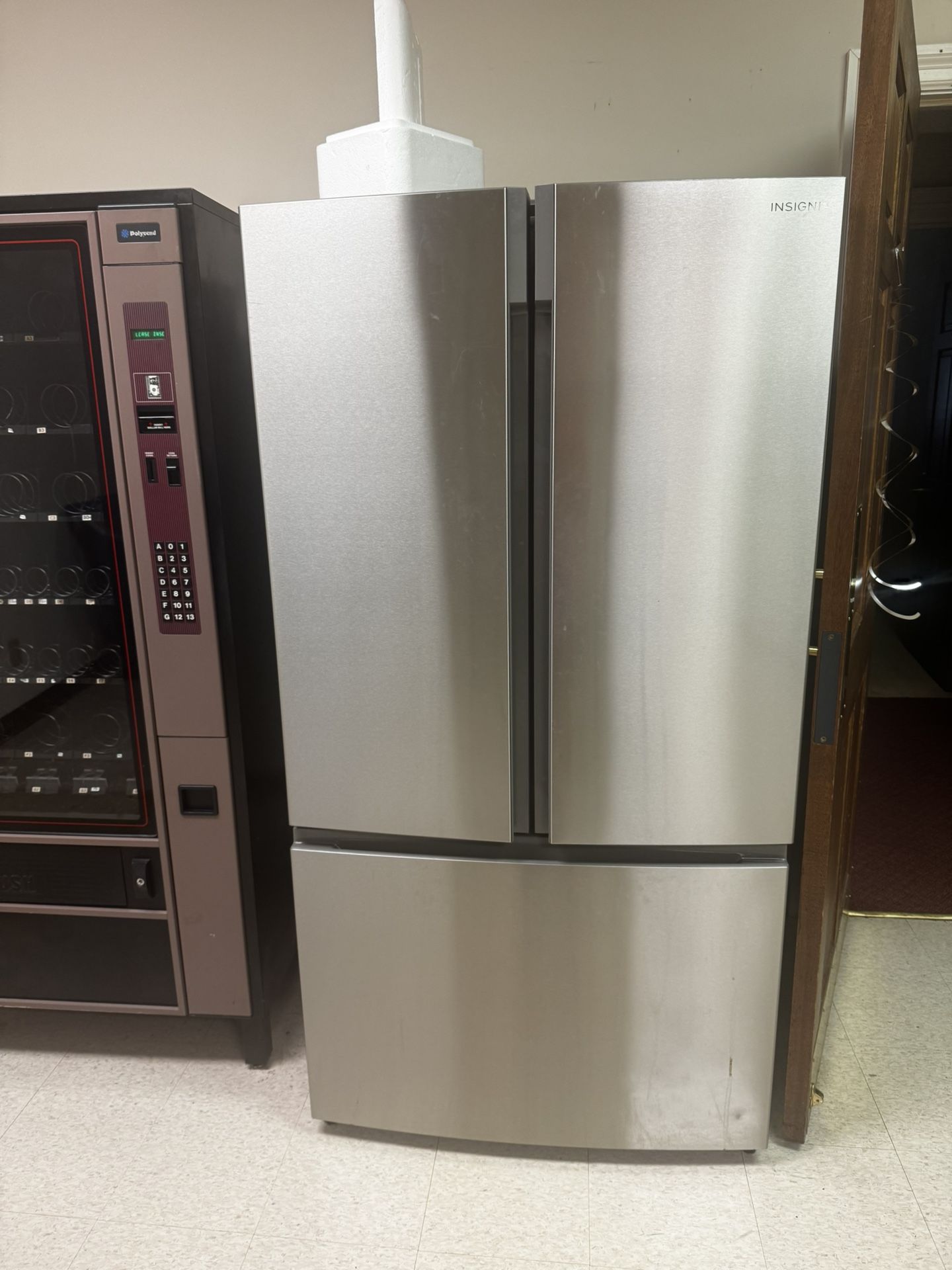 Refrigerator (READ DESCRIPTION)