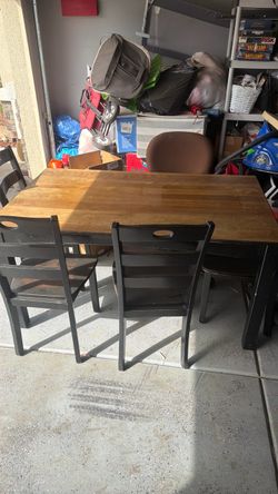 Table with 6 chairs
