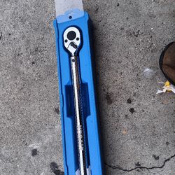 Kobalt 1/2 Inch Drive Click Torque Wrench 50-foot/lbs To 250-foot/lbs New