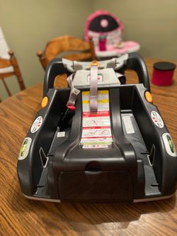 Chicco keyfit 30 with two bases
