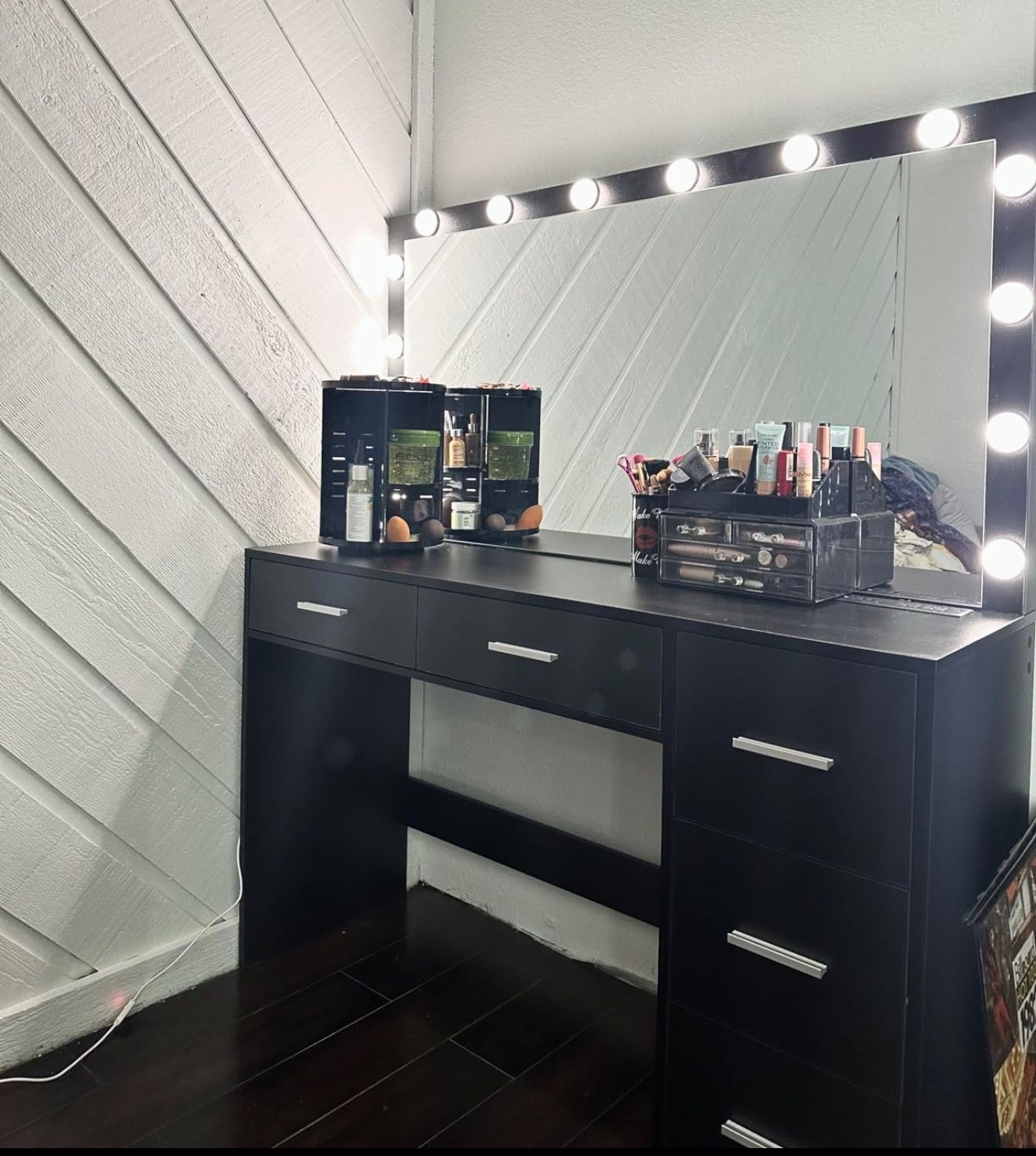 Vanity Desk with Light-up Mirror (MUST GO!!!)