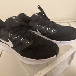 Nike Run Swift - DR2695-002 men’s 11.5.  (40$ cash)