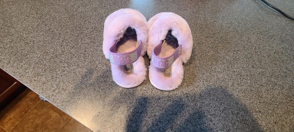 UGG SLIPPERS