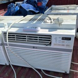 Aire Candicionado LG  Con Su Contro Remoto 