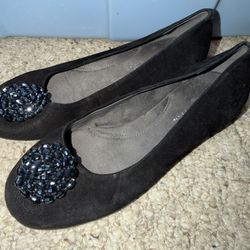 AEROSOLES SZ 7 BLACK SUEDE BALLERINA FLATS WITH BLUE GEMS 