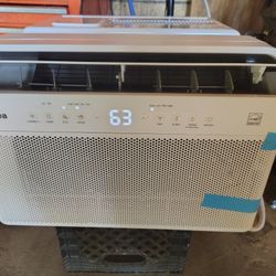 Midea U-shaped Air Conditioner/Window Unit 