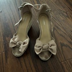 Old Navy Blush Pink Bow Wedges