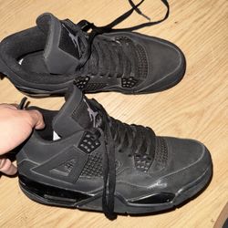 BLACK CAT 4s LIKE NEW  SIZE 9