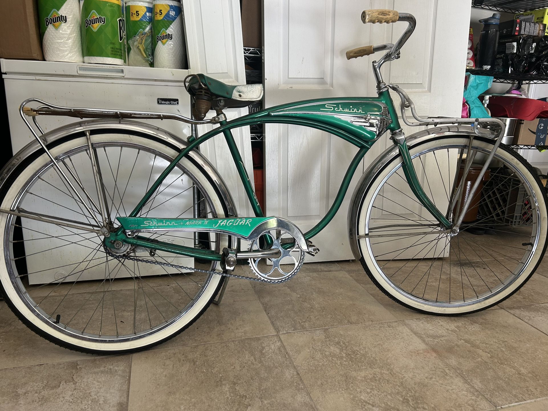 Vintage 1960 Schwinn Jaguar Mark IV – Classic Cruiser Bike