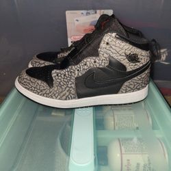 Jordan 1 Retro Un-Supreme Boys Preschool size 2.5Y