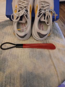 New Brooks sneakers  size 10