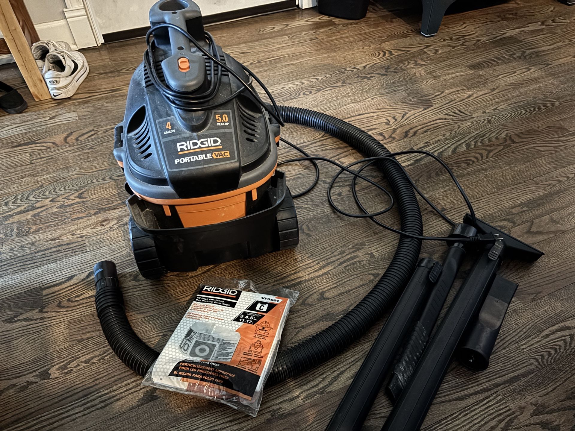Rigid Portable Wet/Dry Shop Vac 4gal
