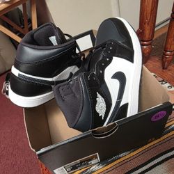 Air Jordan 1 mid black  off noir summit white