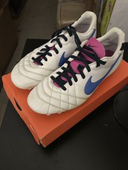 Soccer Cleats -Women Size 8.5