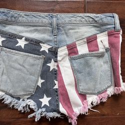 Ladies Shorts Size 4 /27 