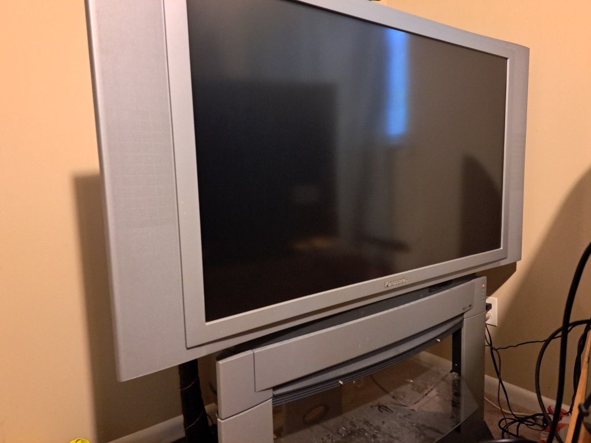 Panasonic PT-50LC13 50" 1080i HD Rear-Projection Television
Panasonic PT-50LC13 50" 1080i HD Television