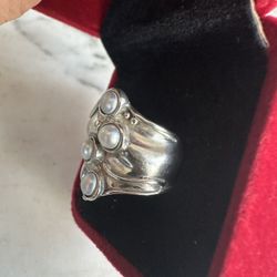 925 Sterling Silver Ring With Genuine Pearls, Beautiful 😍 , Marked 925 , Size 7 