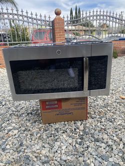 Microwave w/ Wall Brackets - General Electric 