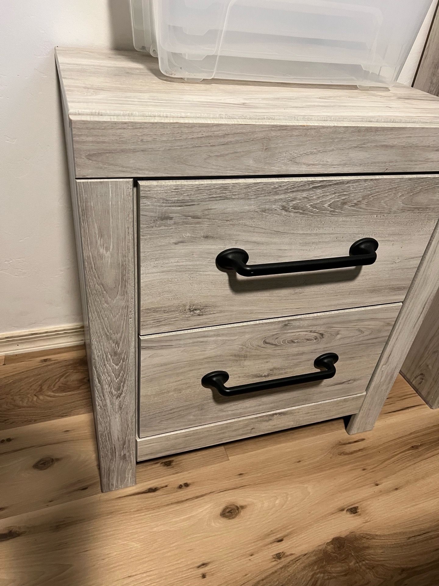 Cambeck Queen Panel Bed with Mirrored Dresser, Chest and 1 Nightstand