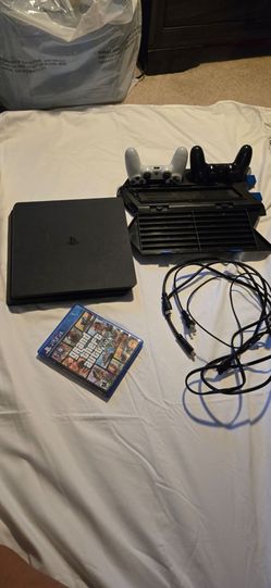 PS4 Slim Bundle with Controllers and GTA V 500 Gb