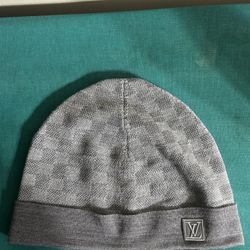 LV Beanie Damier (RARE)