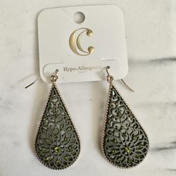 Charming Charlie Green Teardrop Statement Earrings 
