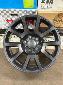 GMC Chevy rim wheel 20 inch factory black color 6 lugs bolt pattern 5.50 inch 139.70 mm Only one rim