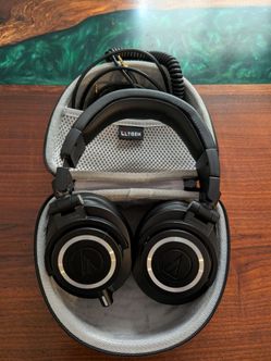 Audio Technica ATH-M50x wired headphones