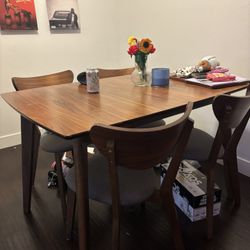 Dinning Table and Four Chairs