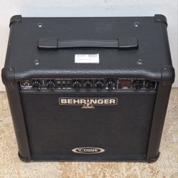 BEHRINGER GMX110 GUITAR AMP & PEDAL 