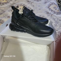 Black Nikes For Sale