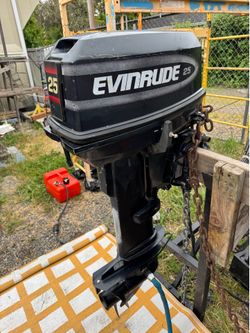 25 hrs power Evinrude boat motor