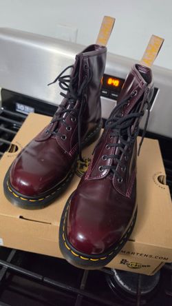 MENS CHERRY RED SIZE :9 1/2 NOW $100!![FIRM]FOR SIZE:9 1/2