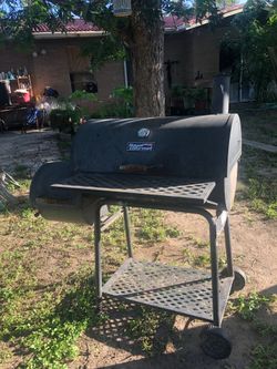 Barbecue grill  good condition   Extra space for the adds on !