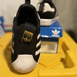 Black/white adidas toddler size 7 