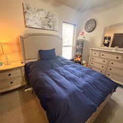Queen Bedroom Set – Bed, Mattress, Dresser + Mirror, and Nightstand – GREAT Condition!