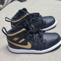 Jordan AJ 1 MID Toddler Shoes Size 9.5