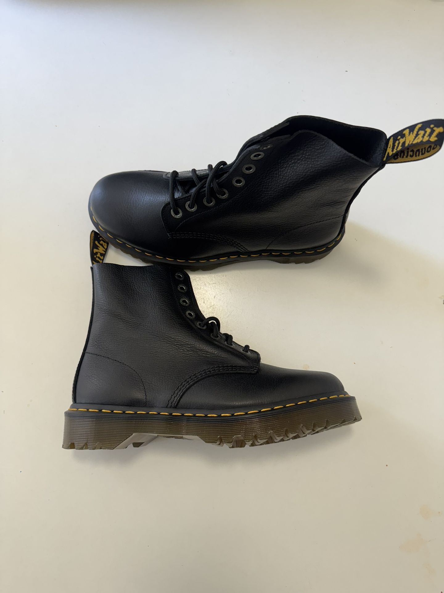 Dr. Martens 
