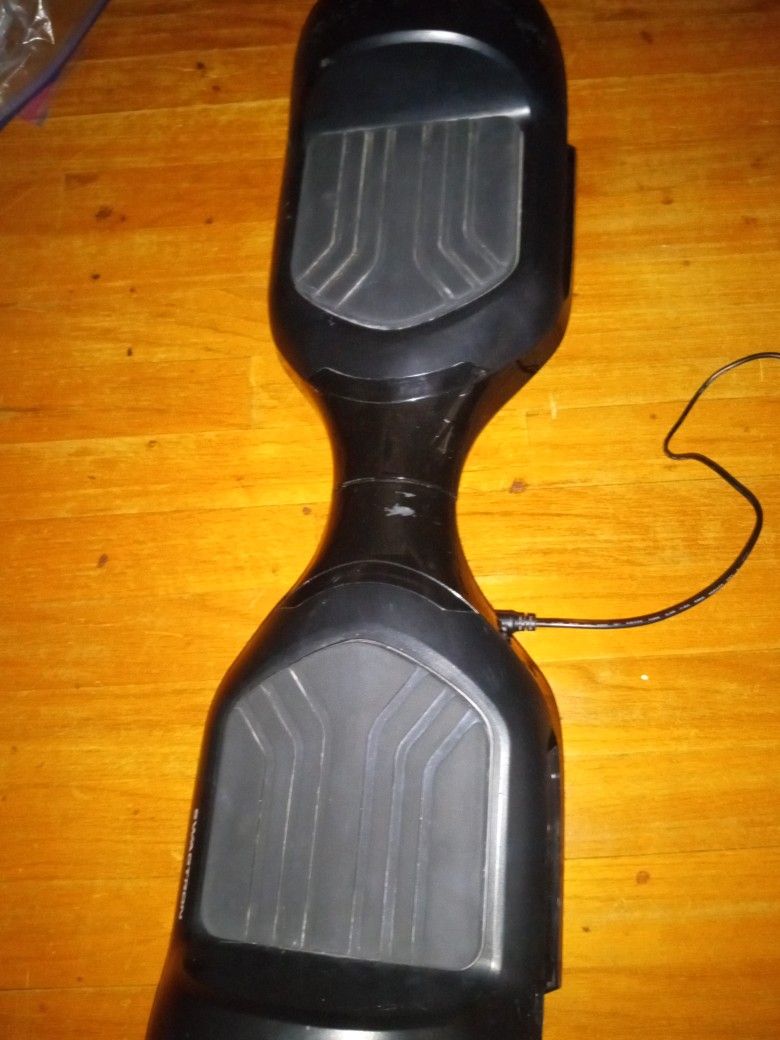 BLUETOOTH HOVERBOARD- CHARGER INCLUDED 