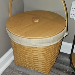 Large Longaberger Baskets With Liner Protector And Lid  Like New