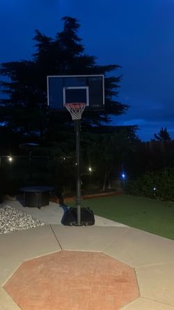 Adjusting Lifetime Basketball Goal Shatter Proof