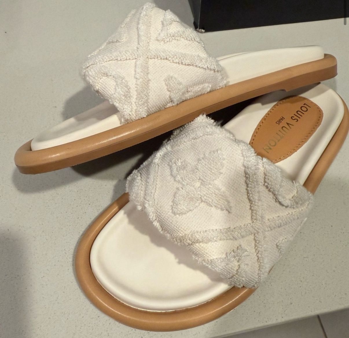 Louis Vuitton Sandals 7.5