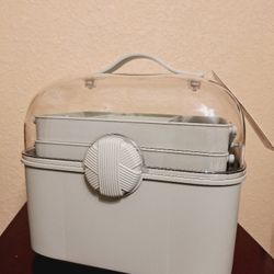 MAKEUP ORGANIZER