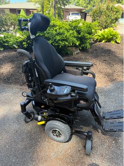 Quantum Power Wheelchair – Excellent Condition
